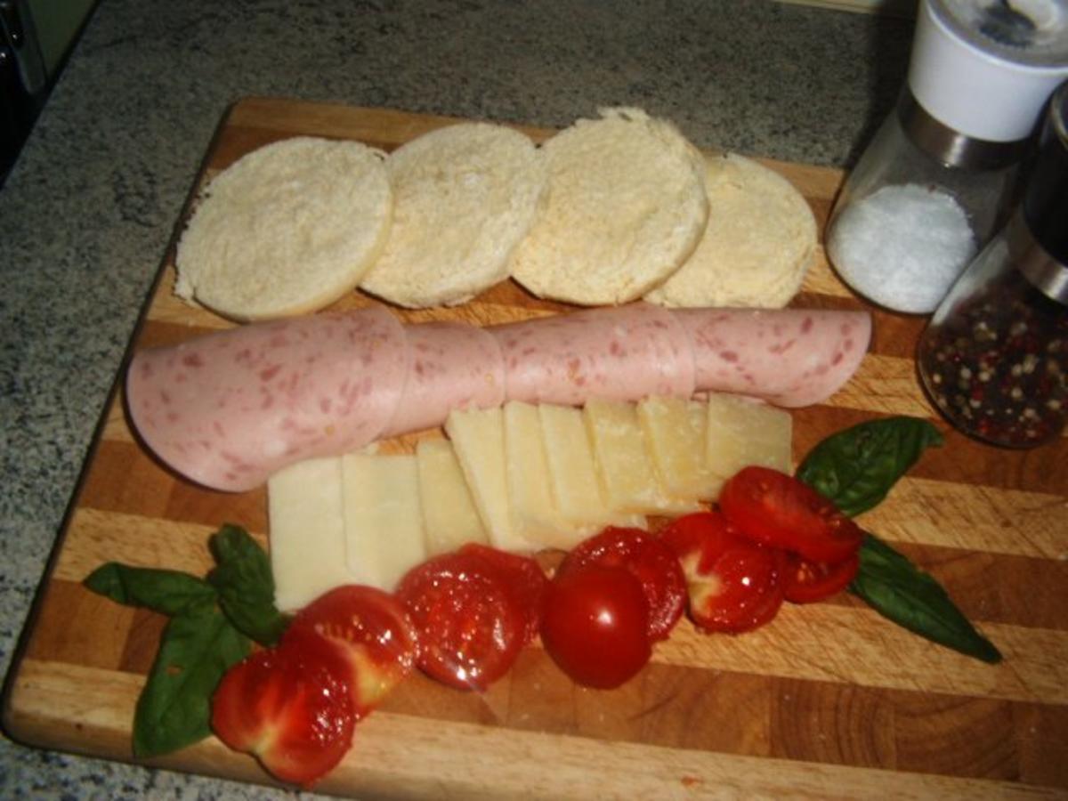 Hefekloß Wurst-Tomate-Käse - Rezept - Bild Nr. 2