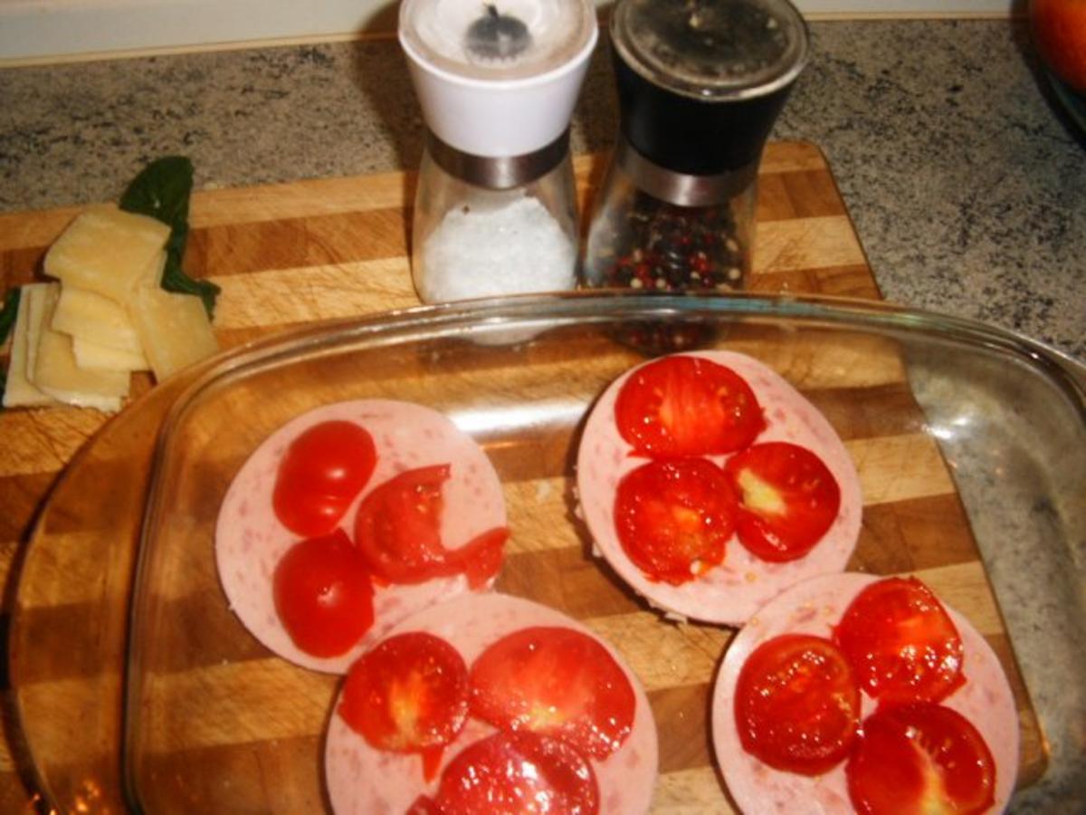 Hefekloß Wurst-Tomate-Käse - Rezept - Bild Nr. 3