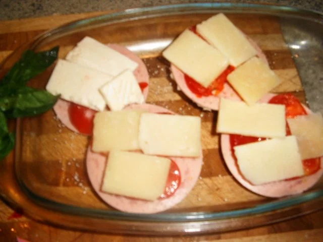 Hefekloß Wurst-Tomate-Käse - Rezept - Bild Nr. 4