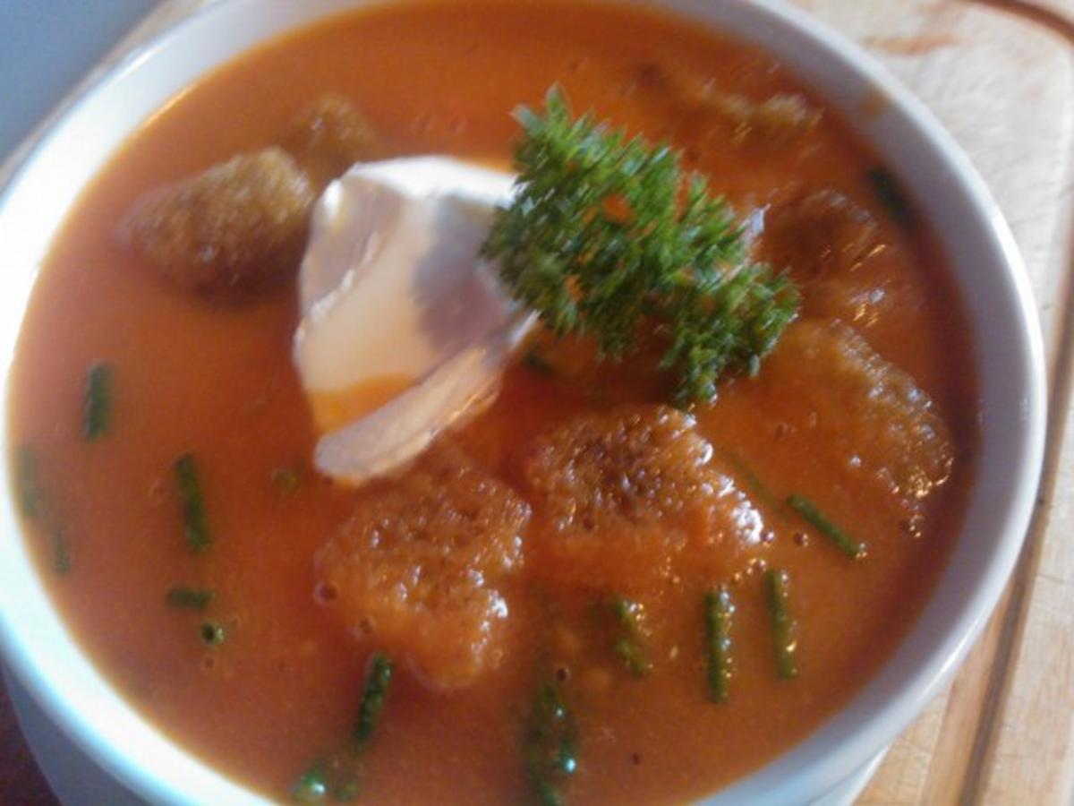 Bilder für Tomatensuppe de la Casa mit frischen Croûtons - Rezept