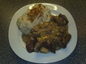 Geflügelleber mit Apfel, Zwiebeln und Kartoffelpü in Walnusscreme - Rezept