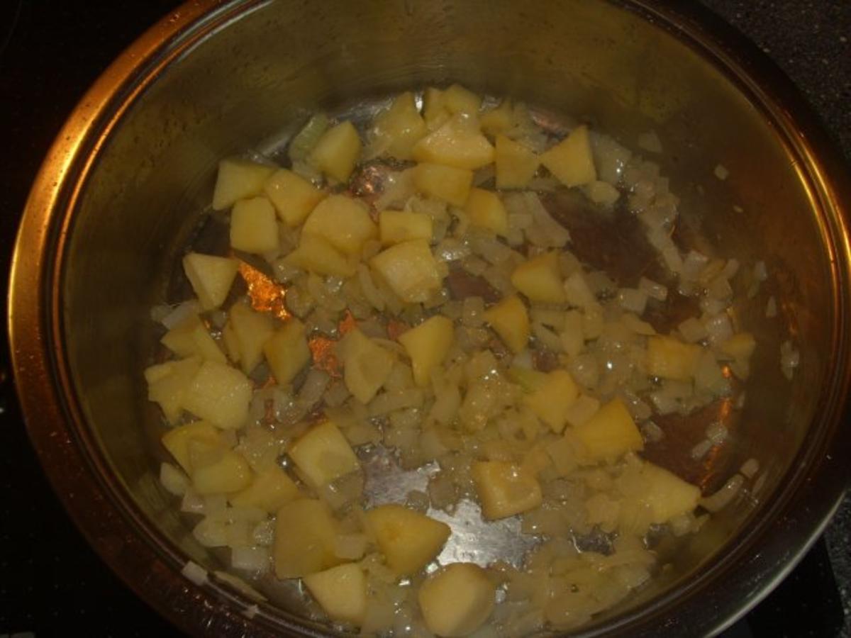 Geflügelleber mit Apfel, Zwiebeln und Kartoffelpü in Walnusscreme - Rezept - Bild Nr. 3