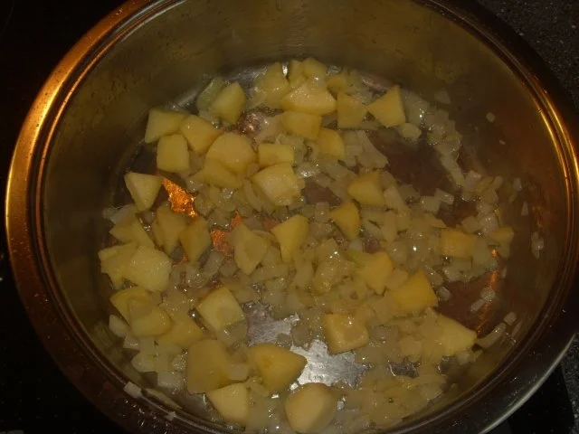 Geflügelleber mit Apfel, Zwiebeln und Kartoffelpü in Walnusscreme - Rezept - Bild Nr. 3