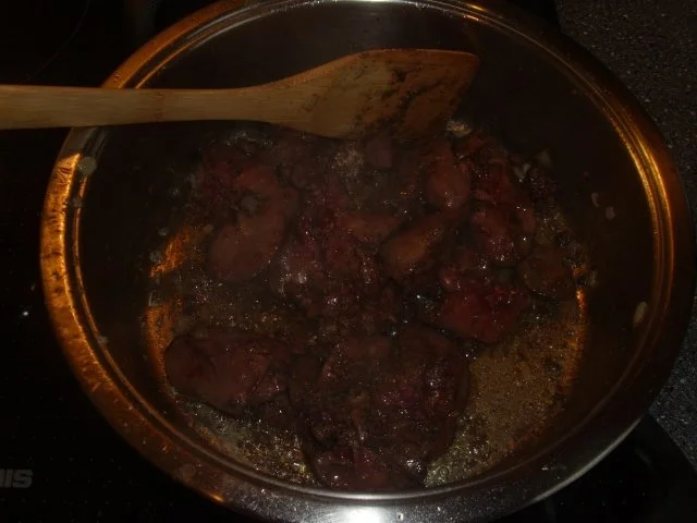 Geflügelleber mit Apfel, Zwiebeln und Kartoffelpü in Walnusscreme - Rezept - Bild Nr. 4