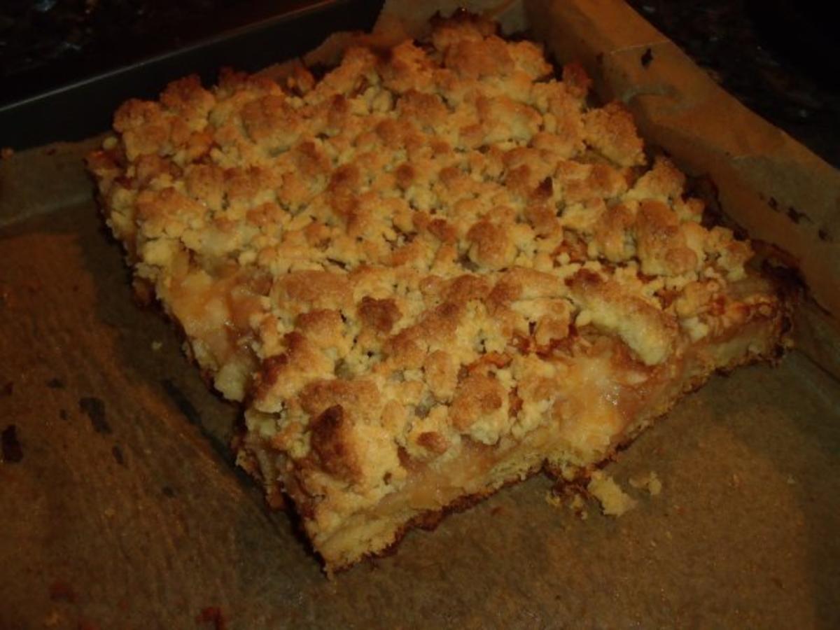 Apfelblechkuchen mit Streusel - Rezept mit Bild - kochbar.de