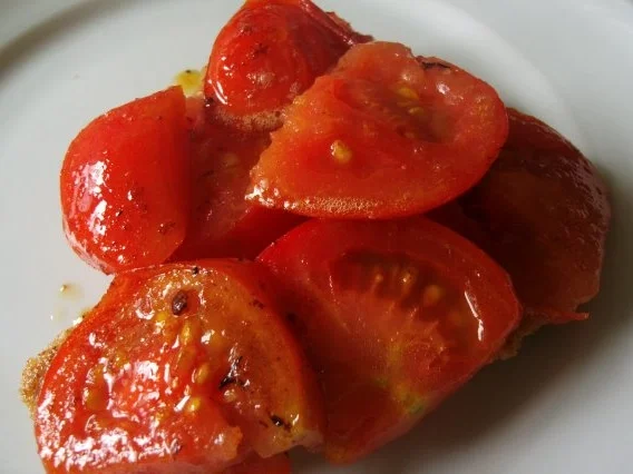 Rezept: Kotelett mit gebratenen Tomaten und Spiegelei Bild Nr. 4 Kotelett mit gebratenen Tomaten und Spiegelei - Rezept - Bild Nr. 4