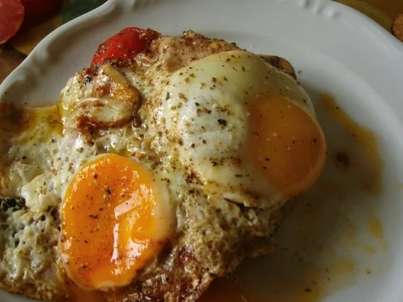 Rezept: Kotelett mit gebratenen Tomaten und Spiegelei Bild Nr. 7 Kotelett mit gebratenen Tomaten und Spiegelei - Rezept - Bild Nr. 7