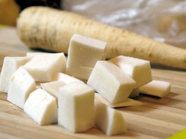 Lachs mit gewürztem Olivenöl und Kartoffel-Petersilienwurzel-Püree - Rezept - Bild Nr. 3