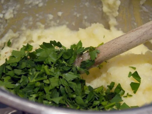 Lachs mit gewürztem Olivenöl und Kartoffel-Petersilienwurzel-Püree - Rezept - Bild Nr. 8