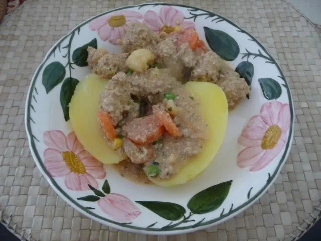 Fleischlos : Tofu-Soja-Kräuter-Bällchen an Kartoffeln - Rezept