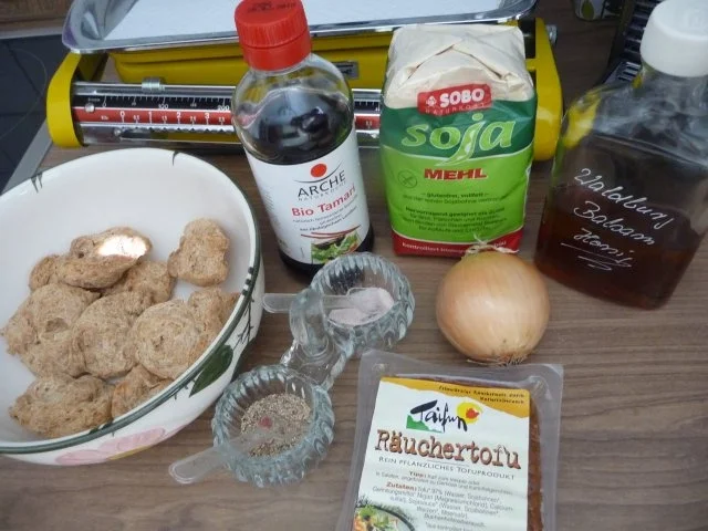 Fleischlos : Tofu-Soja-Kräuter-Bällchen an Kartoffeln - Rezept - Bild Nr. 2