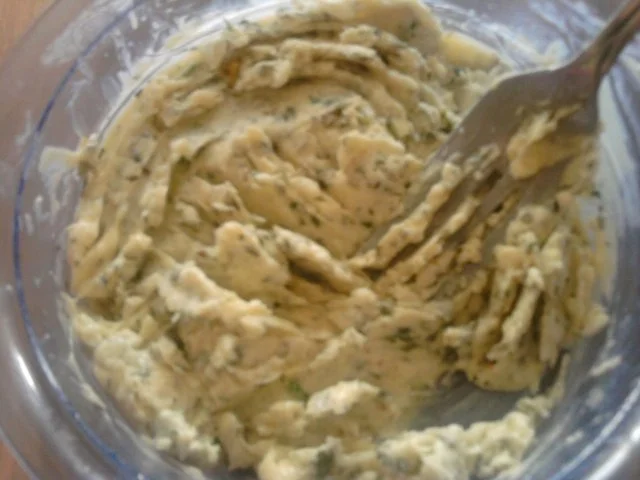 Rezept: Kräuter-Pfannen- Fladenbrot mit Peperoni-Creme und Tomatensalat Bild Nr. 4 Kräuter-Pfannen- Fladenbrot mit Peperoni-Creme und Tomatensalat - Rezept - Bild Nr. 4