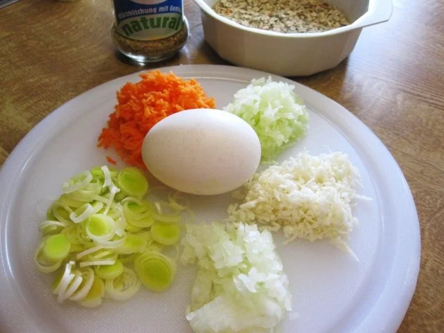 Gemüsebratlinge mit frischem Gemüse - Rezept - Bild Nr. 3