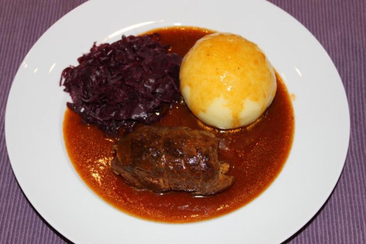 Bilder für Rinderrouladen mit Knödel und Rotkraut - Rezept