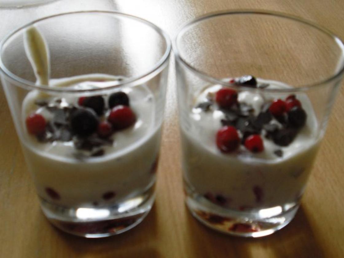 Frischkäse-Quark-Creme mit gemischten Beeren - Rezept - kochbar.de