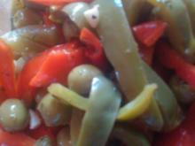 Spitzpaprika-Salat  mit Olivenoel - Rezept