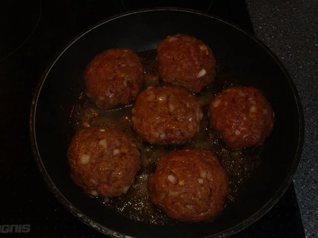 Rezept: Buletten mit Erdnussflips und Schafskäse Bild Nr. 5 Buletten mit Erdnussflips und Schafskäse - Rezept - Bild Nr. 5