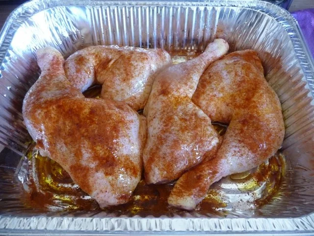 Geflügel : Hähnchenschenkel und Kartoffelscheiben vom Grill mit Salat - Rezept - Bild Nr. 2