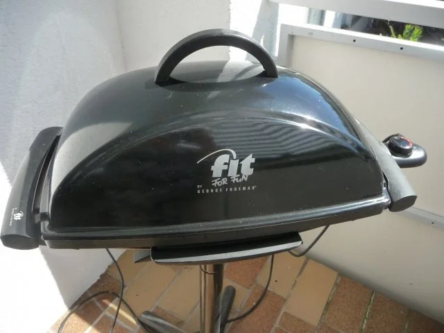 Geflügel : Hähnchenschenkel und Kartoffelscheiben vom Grill mit Salat - Rezept - Bild Nr. 4