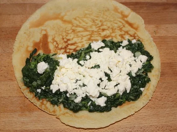 Rezept: Pfannkuchen-Calzone mit Spinat-Feta-Füllung Bild Nr. 2 Pfannkuchen-Calzone mit Spinat-Feta-Füllung - Rezept - Bild Nr. 2