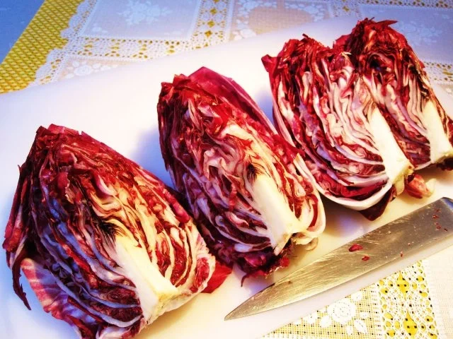 Rezept: Radicchio mit Feta und gerösteten Nüssen Bild Nr. 3 Radicchio mit Feta und gerösteten Nüssen - Rezept - Bild Nr. 3