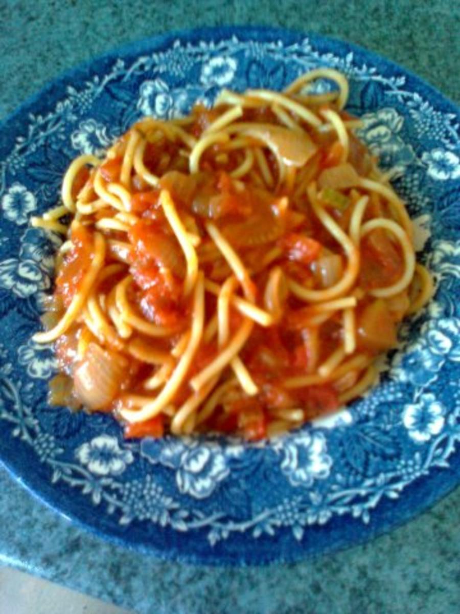 Spagetti mit Tomatensoße - Rezept mit Bild - kochbar.de