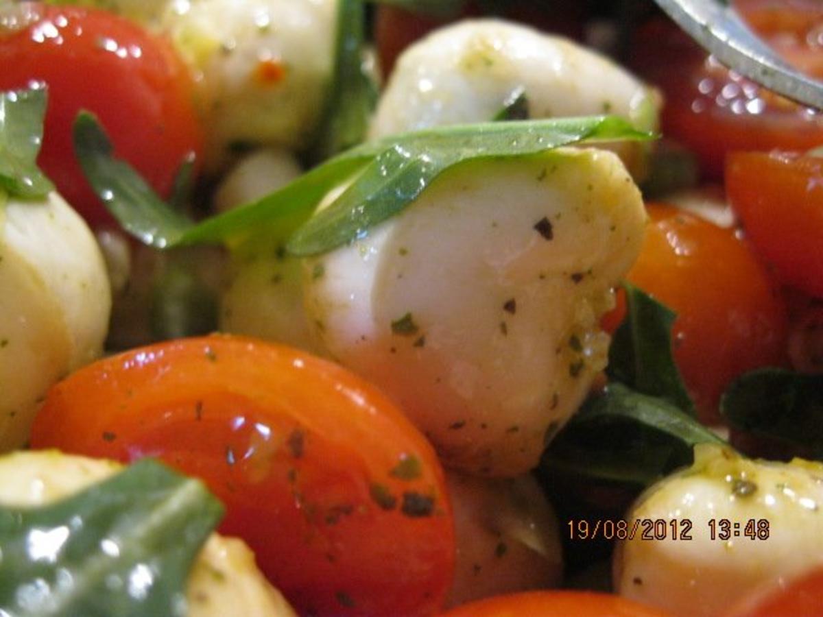 Tomatenmozzarella-Salat - Rezept - Bild Nr. 3