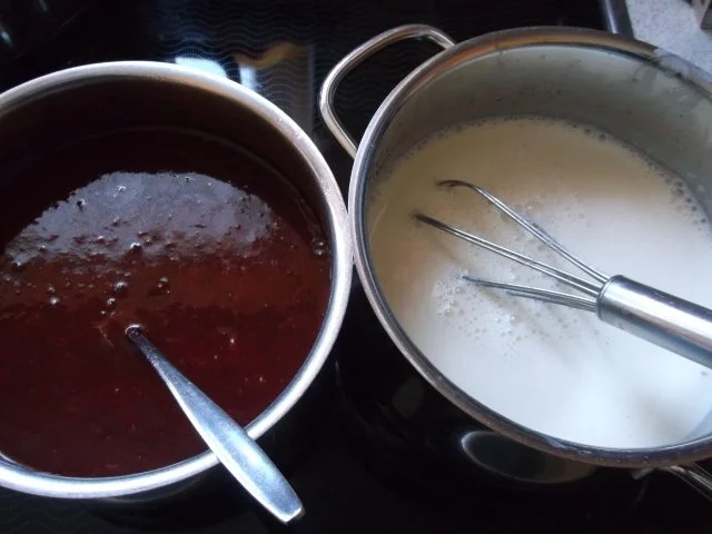 Panna Cotta mit Zwetschgen-Zimtmus und Amarettinibrösel - Rezept - Bild Nr. 7