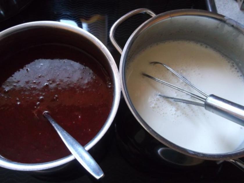 Panna Cotta mit Zwetschgen Zimtmus und Amarettinibrösel - einfach - von ...
