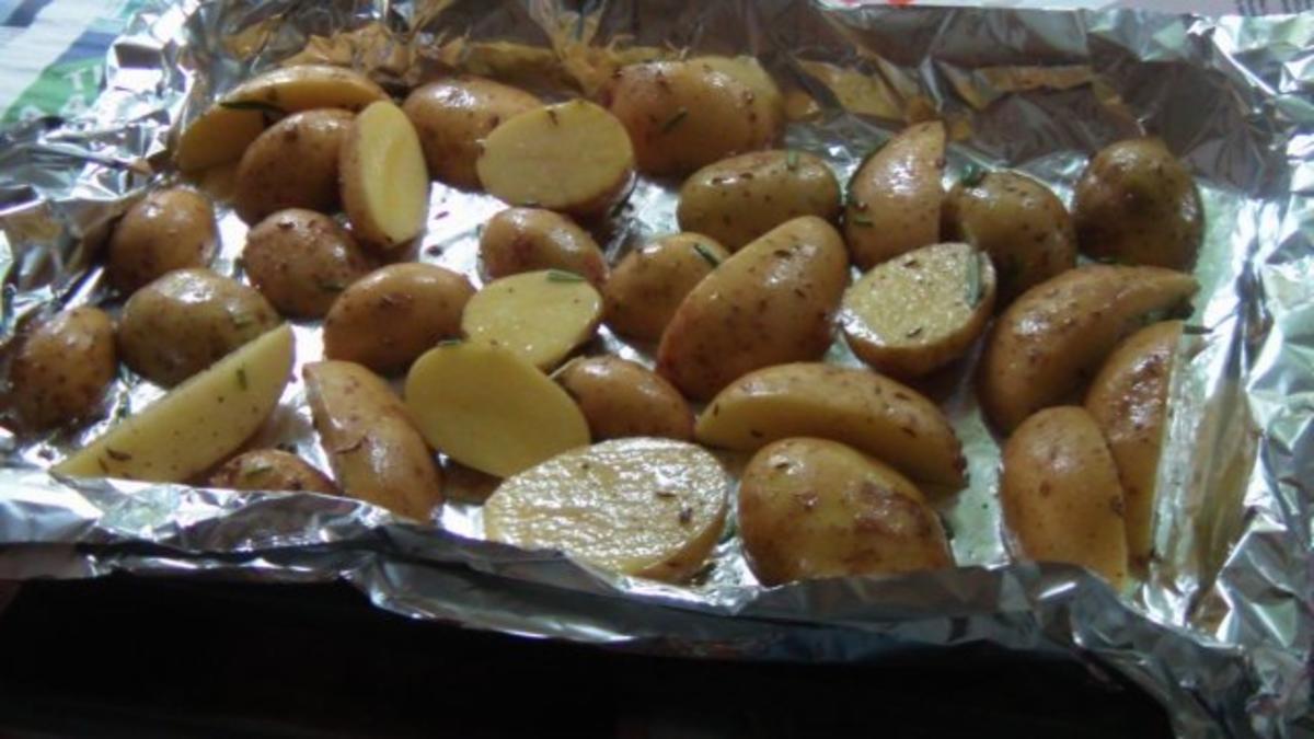 Hähnchenschenkel mit Gemüse und Rosmarinkartoffeln - Rezept - Bild Nr. 5