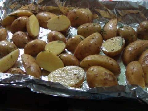 Rezept: Hähnchenschenkel mit Gemüse und Rosmarinkartoffeln Bild Nr. 5 Hähnchenschenkel mit Gemüse und Rosmarinkartoffeln - Rezept - Bild Nr. 5