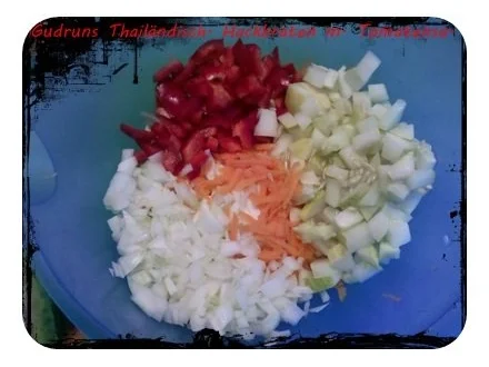 Rezept: Hackfleisch: Thailändischer Hackfleischbraten mit Tomatensoße und Pellkartoffeln Bild Nr. 3 Hackfleisch: Thailändischer Hackfleischbraten mit Tomatensoße und Pellkartoffeln - Rezept - Bild Nr. 3