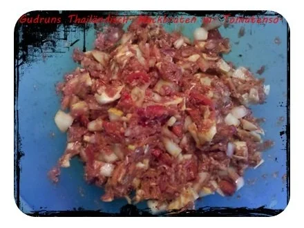 Rezept: Hackfleisch: Thailändischer Hackfleischbraten mit Tomatensoße und Pellkartoffeln Bild Nr. 5 Hackfleisch: Thailändischer Hackfleischbraten mit Tomatensoße und Pellkartoffeln - Rezept - Bild Nr. 5