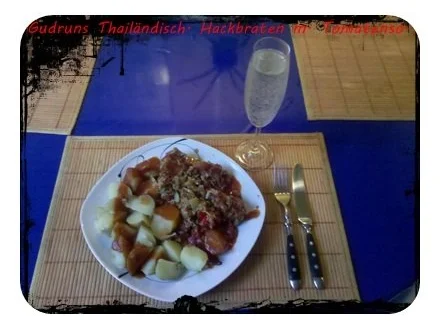 Rezept: Hackfleisch: Thailändischer Hackfleischbraten mit Tomatensoße und Pellkartoffeln Bild Nr. 11 Hackfleisch: Thailändischer Hackfleischbraten mit Tomatensoße und Pellkartoffeln - Rezept - Bild Nr. 11