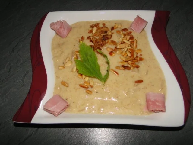 Rezept: Blumenkohlsuppe, ideal als Vorspeise Blumenkohlsuppe, ideal als Vorspeise - Rezept