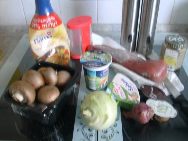 Rezept: Schweinelendchen mit Champignon-Kohlrabi-Sauce Bild Nr. 2 Schweinelendchen mit Champignon-Kohlrabi-Sauce - Rezept - Bild Nr. 2