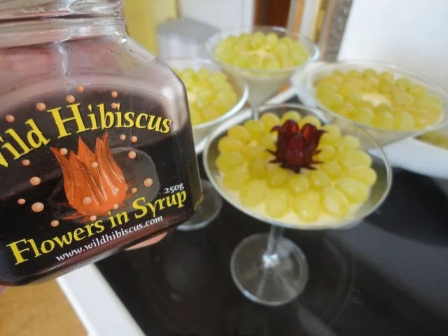 Rezept: Holunderblüten Joghurt Mousse mit Veltliner Trauben Gelee Bild Nr. 11 Holunderblüten Joghurt Mousse mit Veltliner Trauben Gelee - Rezept - Bild Nr. 11