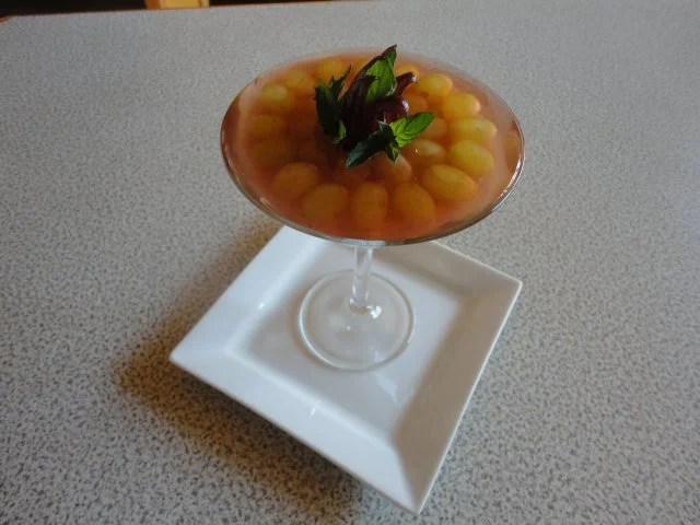 Rezept: Holunderblüten Joghurt Mousse mit Veltliner Trauben Gelee Holunderblüten Joghurt Mousse mit Veltliner Trauben Gelee - Rezept