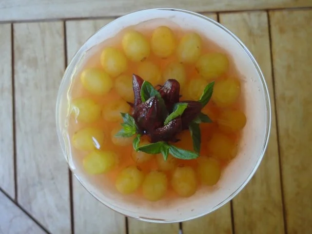 Rezept: Holunderblüten Joghurt Mousse mit Veltliner Trauben Gelee Bild Nr. 2 Holunderblüten Joghurt Mousse mit Veltliner Trauben Gelee - Rezept - Bild Nr. 2