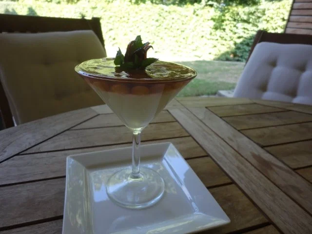 Rezept: Holunderblüten Joghurt Mousse mit Veltliner Trauben Gelee Bild Nr. 12 Holunderblüten Joghurt Mousse mit Veltliner Trauben Gelee - Rezept - Bild Nr. 12