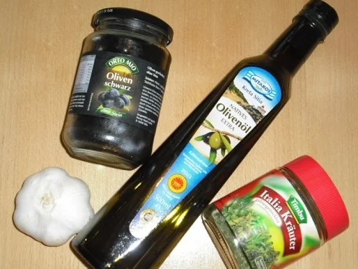 Rezept: Oliven mit Knoblauch und Kräutern Bild Nr. 2 Oliven mit Knoblauch und Kräutern - Rezept - Bild Nr. 2