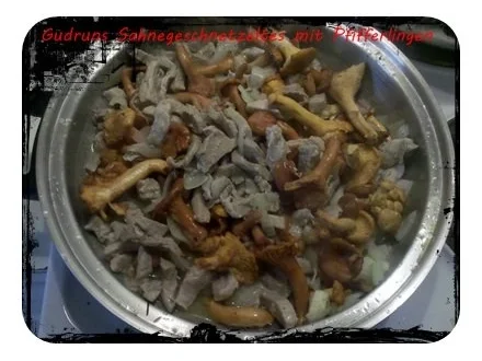 Rezept: Fleisch: Sahnegeschnetzeltes mit frischen Pfifferlingen Bild Nr. 8 Fleisch: Sahnegeschnetzeltes mit frischen Pfifferlingen - Rezept - Bild Nr. 8