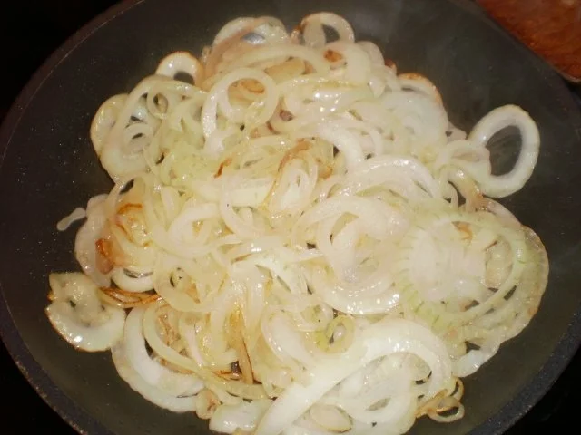 Flammkuchen - mit Speck und Zwiebel - Rezept - Bild Nr. 3