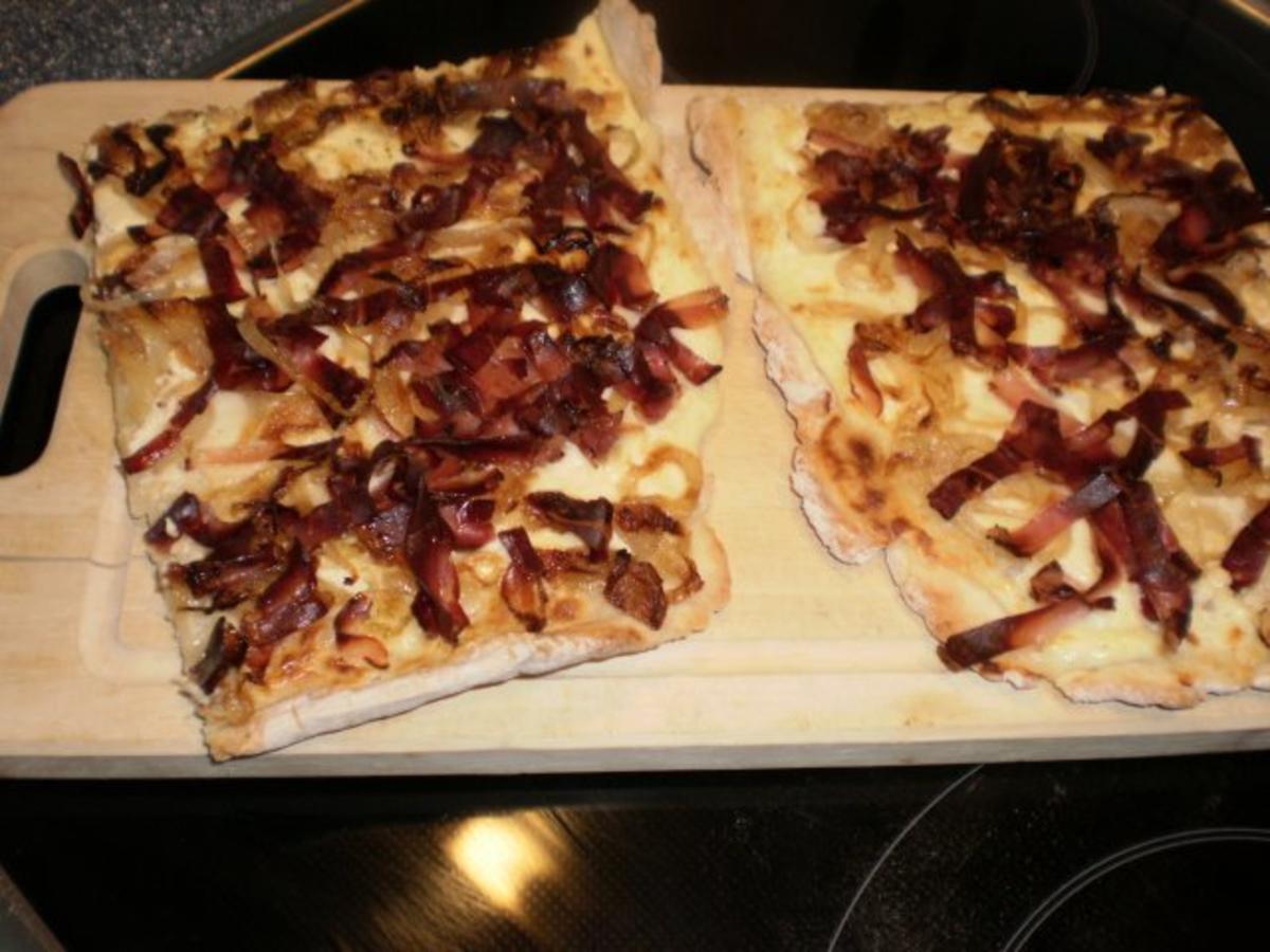 Flammkuchen - mit Speck und Zwiebel - Rezept