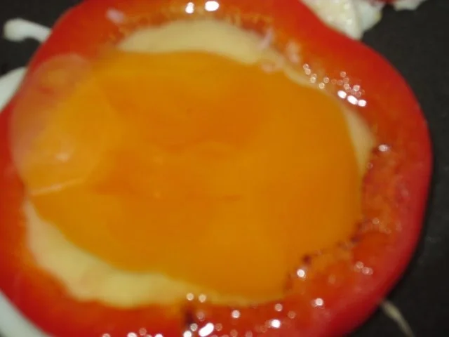 Spiegelei in Paprika-Nest süß-sauer-scharf - Rezept - Bild Nr. 4