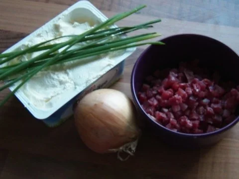 Frischkäsedip mit Laugengebäck - Rezept - Bild Nr. 2