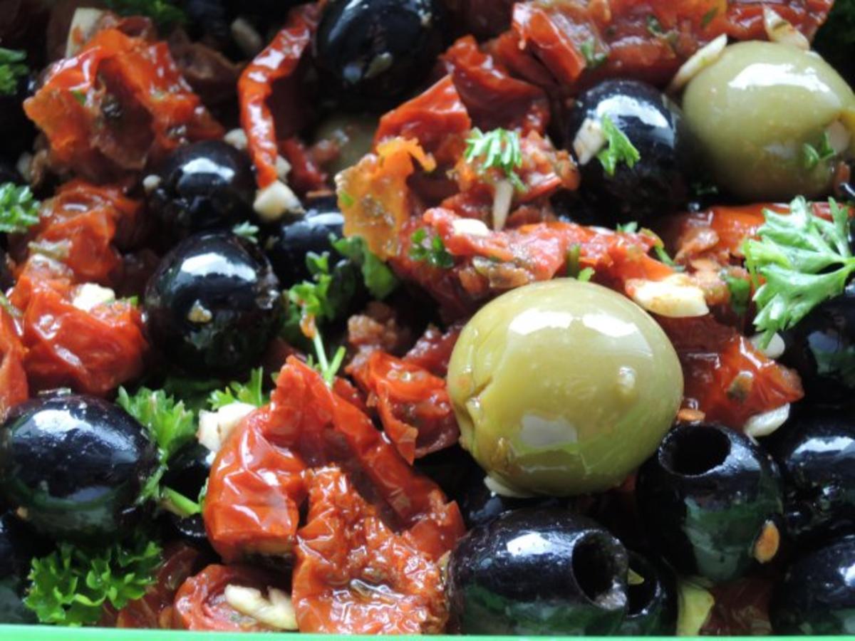 Eingelegte Tomaten Mit Oliven Und Fetakase Rezept Kochbar De