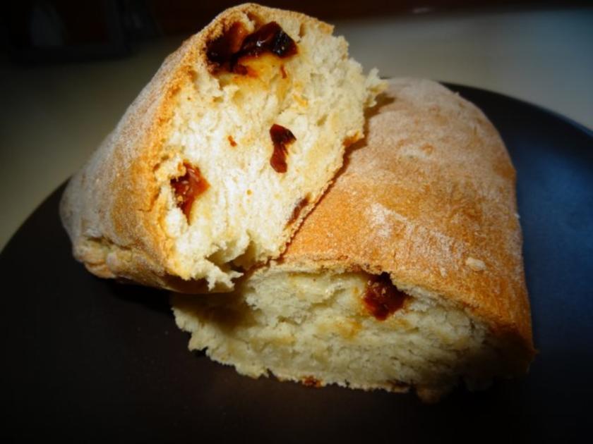 Brot: CIBATTA mit Walnüssen oder eingelegten Tomaten - Rezept - kochbar.de