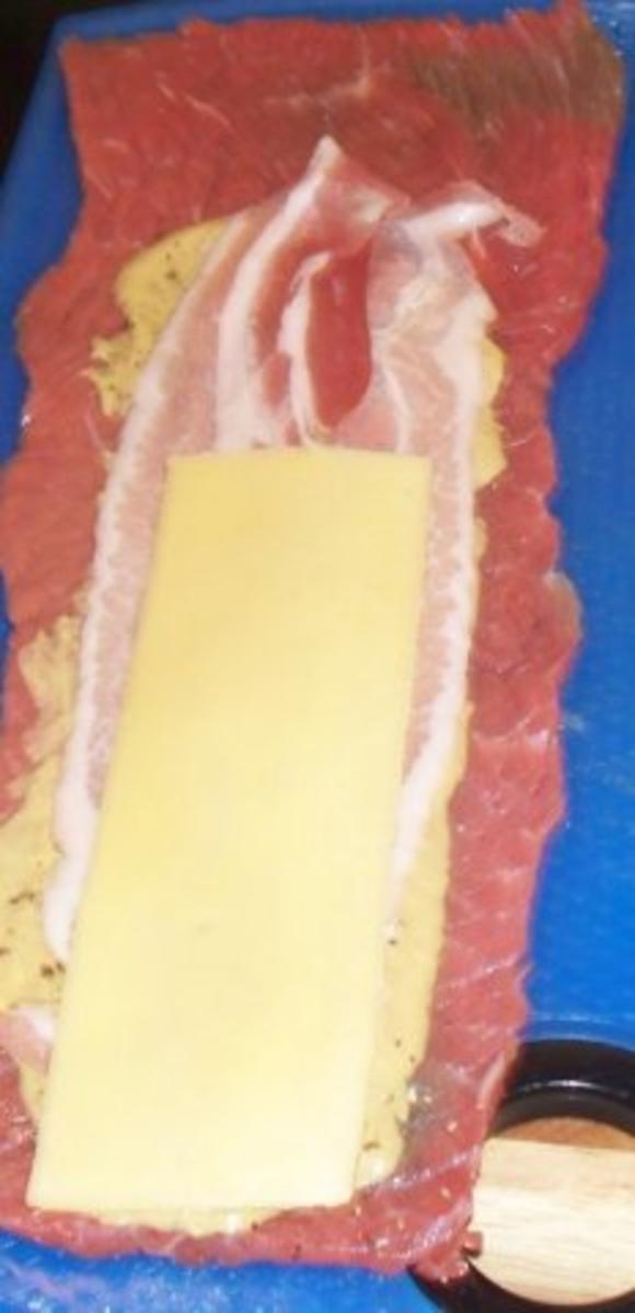 Rouladen mit Hackfleisch und Käse gefüllt - Rezept - Bild Nr. 3