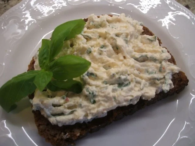 Rezept: Frischkäse: Schafskäse und Parmesan Frischkäse: Schafskäse und Parmesan - Rezept